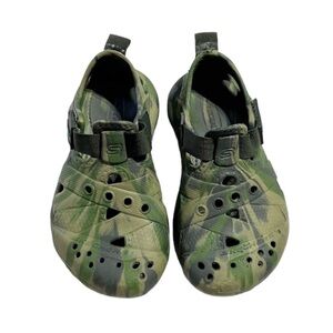 Sketchers camo water shoe/sandal 11 kids